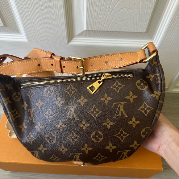 LOUIS VUITTON
Monogram Bumbag 
in Perfect Condition - Picture 5 of 8